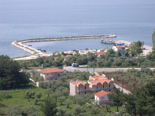 الشقق الفندقية Skala Rachoni في  Amarilia المظهر الخارجي الصورة